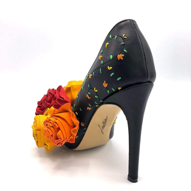 "Lokah", a real painting on stiletto heels